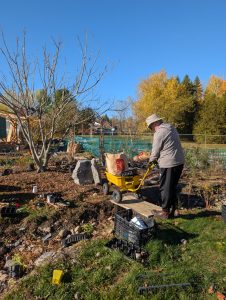 Jardins Localeaf Gardens (Canoe Planting)