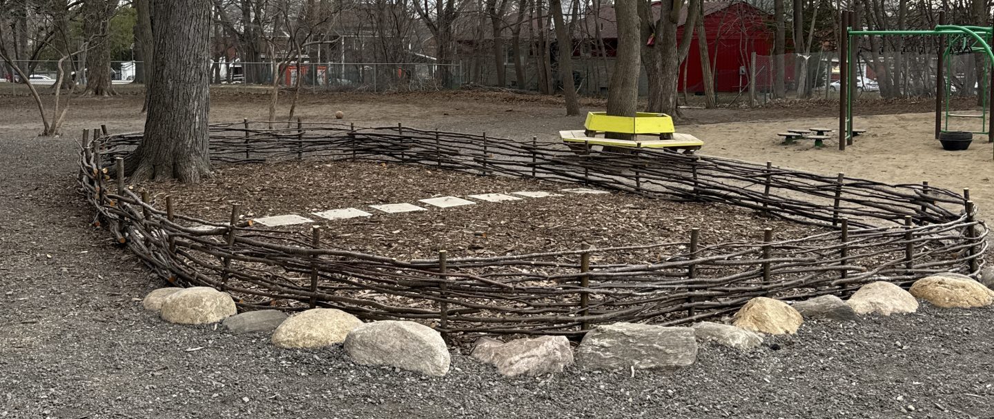 École Montessori de l’Outaouais – natural garden fences
